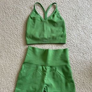 EUC - Set Active Clover Green Set